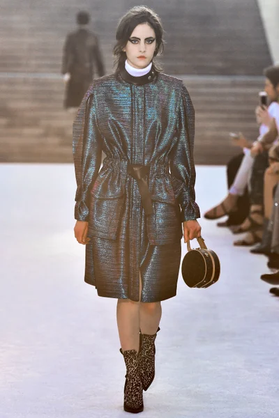 Look 18